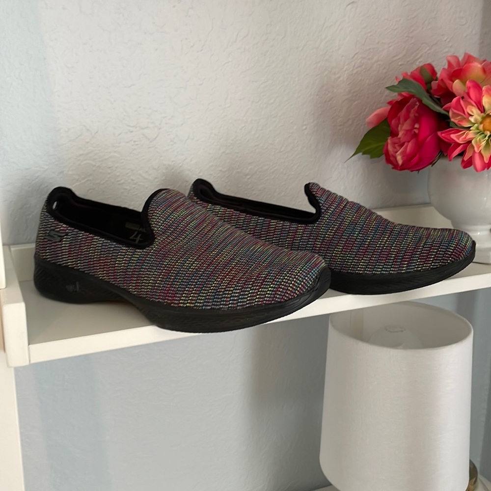 NWT Skechers Go Walk Skip On Shoes 11